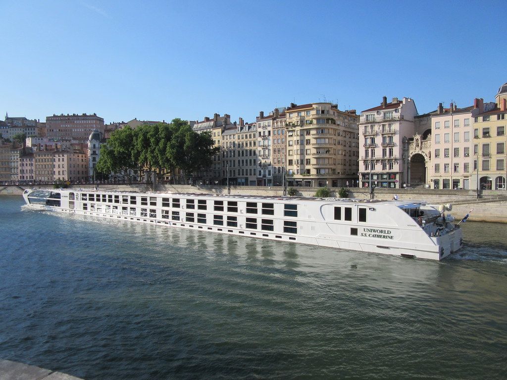 Review, Overview, Pros & Cons, and Essential Sailing Tips S.S